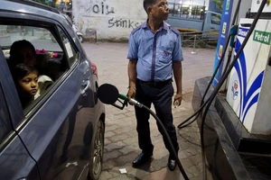 AP: Ấn Độ mua 3 triệu thùng dầu của Nga bất chấp áp lực trừng phạt