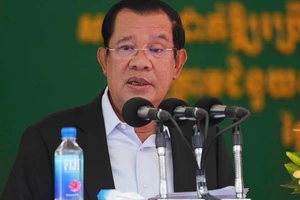 Ông Hun Sen: Quan chức lãnh đạo phải thành thạo internet di động