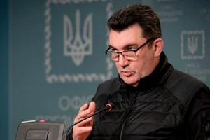 Ukraine phản ứng cảnh báo rắn của ông Medvedev về Crimea