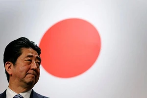 Ông Shinzo Abe - người lèo lái nước Nhật vượt sóng lớn ở Thái Bình Dương