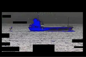 Mỹ ngăn Iran 'bắt giữ' tàu đặc nhiệm không người lái giữa vịnh Ba Tư