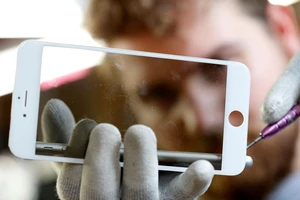 Pháp ra lệnh ngừng bán iPhone 12 do bức xạ quá ngưỡng cho phép