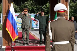 Bộ trưởng Quốc phòng Nga thăm Iran bàn tăng quan hệ quốc phòng 