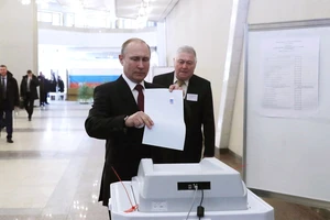 Điện Kremlin nói về chuyện ông Putin tranh cử tổng thống nhiệm kỳ thứ 5