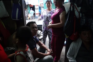 Cận cảnh nhà 15 m2 xập xệ có 23 nhân khẩu ở Sài Gòn