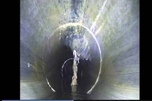 Sụp lở kinh hoàng dưới đáy kênh Nhiêu Lộc-Thị Nghè