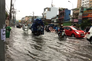 Dân Sài Gòn phải chịu nắng nóng tới hết tháng 5