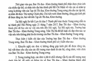 Xưng phóng viên, buộc người được khen thưởng đóng tiền