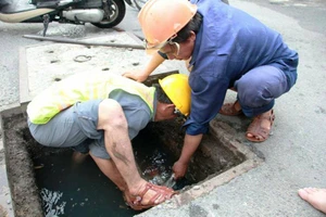 Cảm kích vụ 'giải cứu' khu phố bị ngập suốt hai ngày