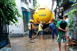  Chi 79 tỉ cứu khẩn khu ngập nhiều ngày ở Sài Gòn