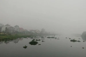  Sài Gòn âm u, do mù khô hay mù ướt?