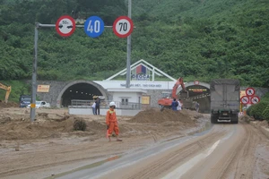 Hầm Hải Vân đã thông được 2 tuyến hoàn toàn sau lũ quét kinh hoàng