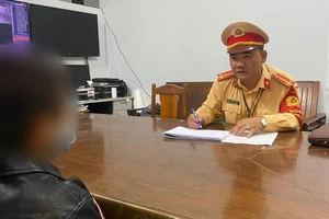 Thiếu niên 12 tuổi trộm 99 xe máy để mua cỏ Mỹ 