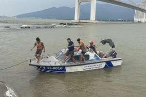 Công an TP Đà Nẵng kịp cứu người nhảy cầu Thuận Phước