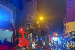 Cháy tầng lầu trong đêm Valentine