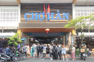 Du khách quốc tế đến TP Đà Nẵng tăng 62 lần so với năm ngoái