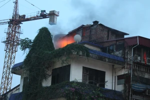 Người dân hoảng loạn vì cháy lớn