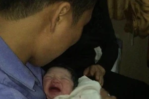 Trưởng tàu SE8 ba lần hỗ trợ đỡ đẻ cho khách đi tàu