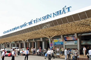 Sân bay Tân Sơn Nhất quá tải chưa từng có