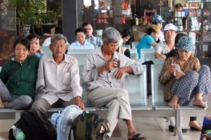 'Tiền trợ cấp cho người cao tuổi chưa đủ mua chiếc bánh mì'