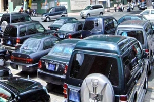 Bộ Tài chính mở rộng khoán xe công