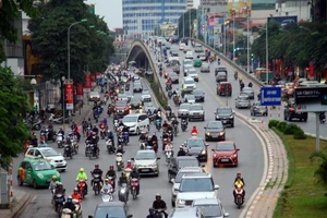 Cấm nhiều xe vào Hà Nội giờ cao điểm?