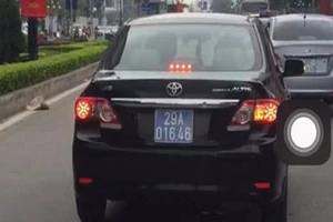 Đề nghị công an truy tìm xe biển xanh đi vào đường cấm