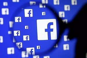 Chủ Facebook tố nhân viên hàng không bất ngờ rút status