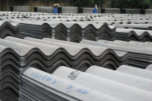 Tấm lợp amiang trắng sẽ có nhãn cảnh báo như thuốc lá?