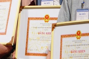 Chính phủ chỉ đạo chấn chỉnh công tác khen thưởng