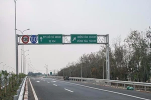 Đi ngược chiều trên cao tốc không thoát khỏi 'mắt thần'