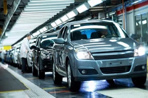 Lại đề nghị ô tô nhập khẩu phải có giấy chính hãng