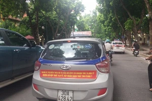Sở GTVT Hà Nội yêu cầu các hãng taxi gỡ khẩu hiệu