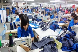 Tiền lương của cán bộ chưa phải là thu nhập chính