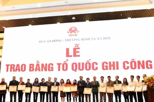 74 tuổi đi nhận bằng liệt sĩ cho ông nội