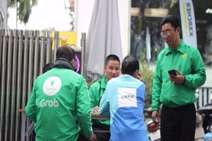 Bộ GTVT trình hàng loạt quy định siết Uber, Grab
