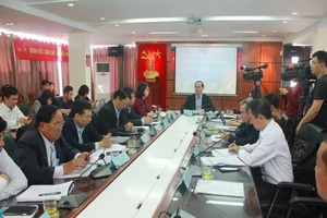 Dừng số lượng xe tham gia Uber, Grab và đòi công bằng