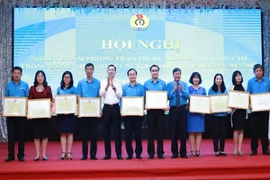 Những công nhân có sáng kiến ngàn đô