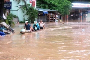Lũ làm 10 người chết, hàng ngàn ngôi nhà bị ngập