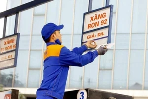 Thuế xăng sắp tăng thêm 1.000 đồng/lít, lo thị trường bất ổn