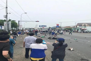 Xe container chạy 45km/h trước khi đâm hàng chục xe chờ đèn đỏ