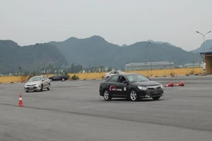 'Học viên thi sát hạch mà vượt đèn đỏ là cho rớt ngay'