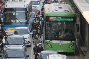 Kiến nghị miễn vé cho người già khi dùng phương tiện công cộng