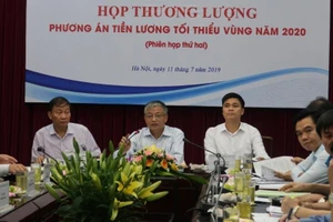 Tranh luận về mức tăng lương cho người lao động năm 2020