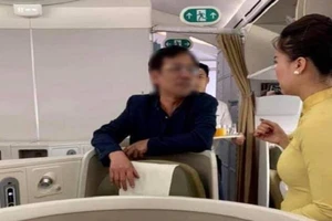 Vụ khách tố bị sàm sỡ: Cần kiểm tra khâu làm thủ tục 