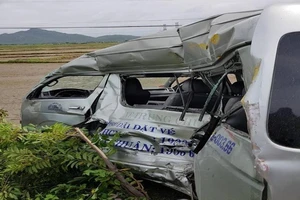 Nguyên nhân xe khách va chạm tàu SE27 làm 3 người chết