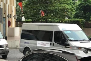 Phải có người chịu trách nhiệm kiểm tra người lên, xuống xe