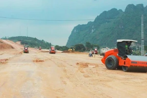 Bộ GTVT: Phải thay thế nhà thầu thi công ‘rùa bò’