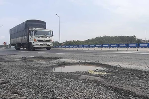 Khắc phục hư hỏng cao tốc Đà Nẵng - Quảng Ngãi trước 15-10