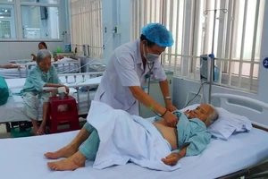 Đề xuất nâng mức hỗ trợ đóng BHYT đối với người cao tuổi